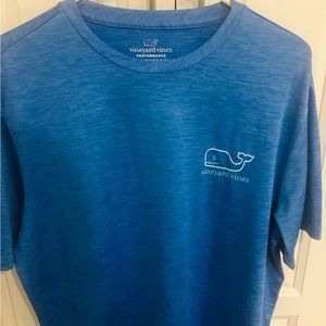 Vineyard Vines shirt size M blue for the summer made in Polyester and Spandex